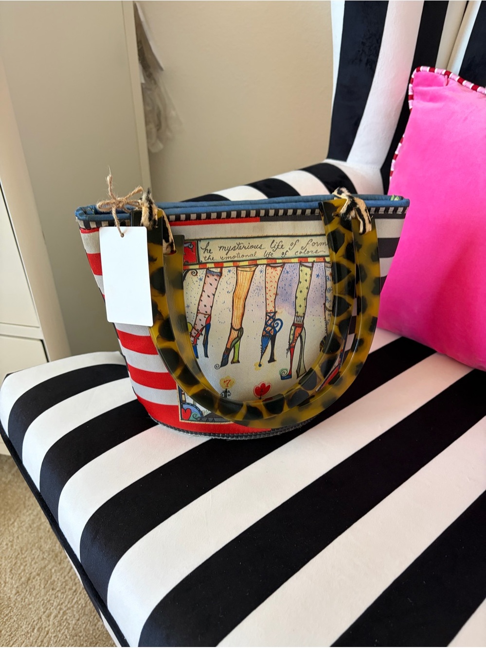 WENDY COSTA Bag with leopard lucite handles and high heeled motif